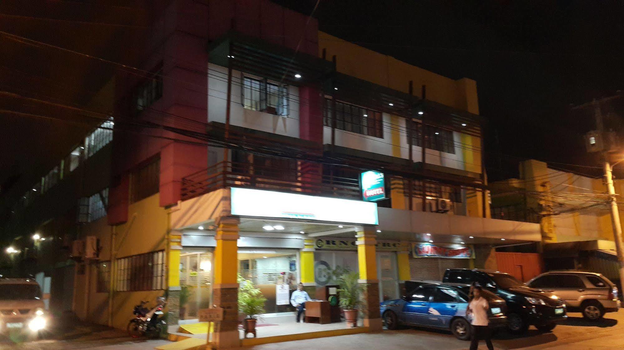 Park Avenue Residence Inn&Suites Davao City Extérieur photo