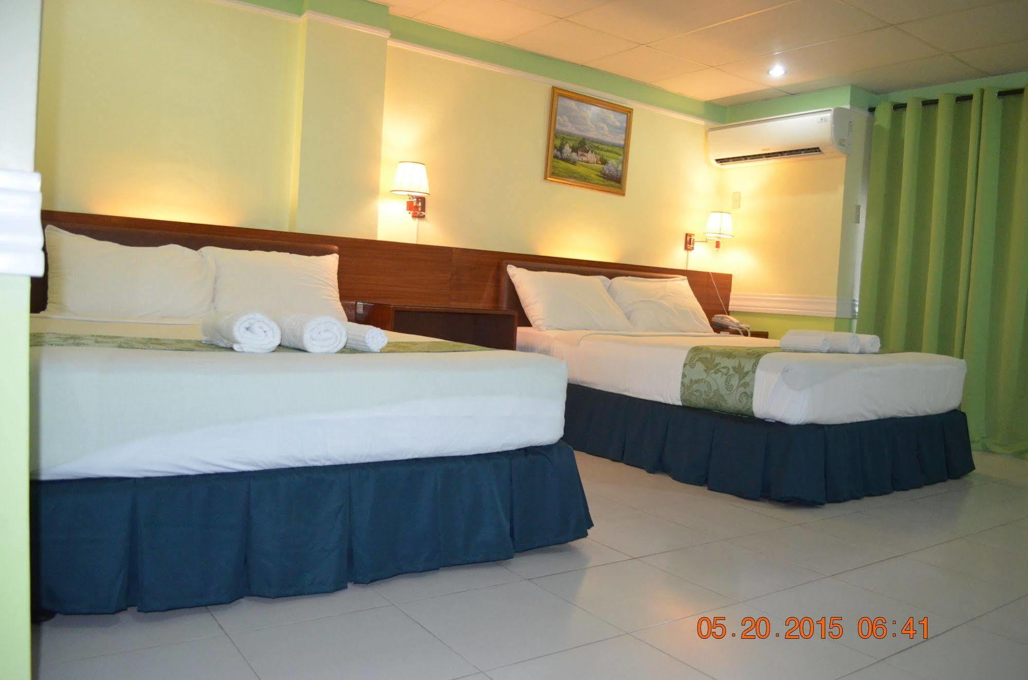 Park Avenue Residence Inn&Suites Davao City Extérieur photo