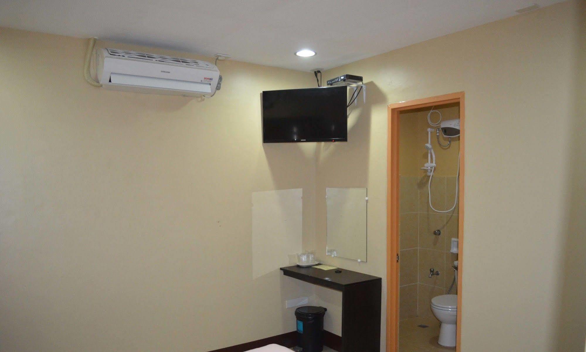 Park Avenue Residence Inn&Suites Davao City Extérieur photo