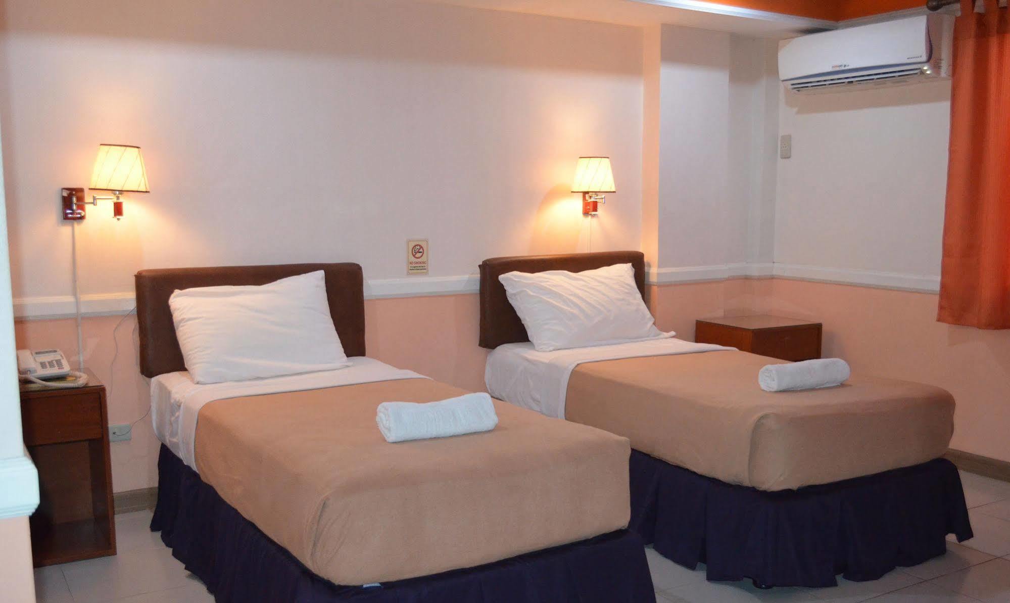 Park Avenue Residence Inn&Suites Davao City Extérieur photo
