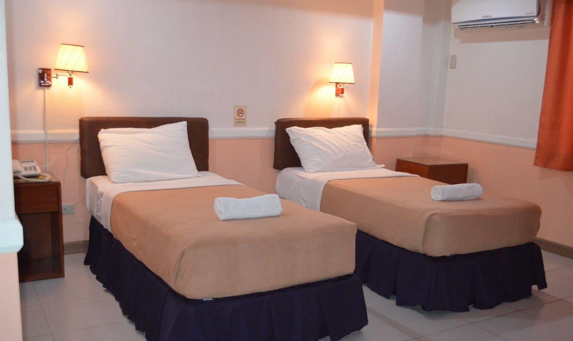Park Avenue Residence Inn&Suites Davao City Extérieur photo