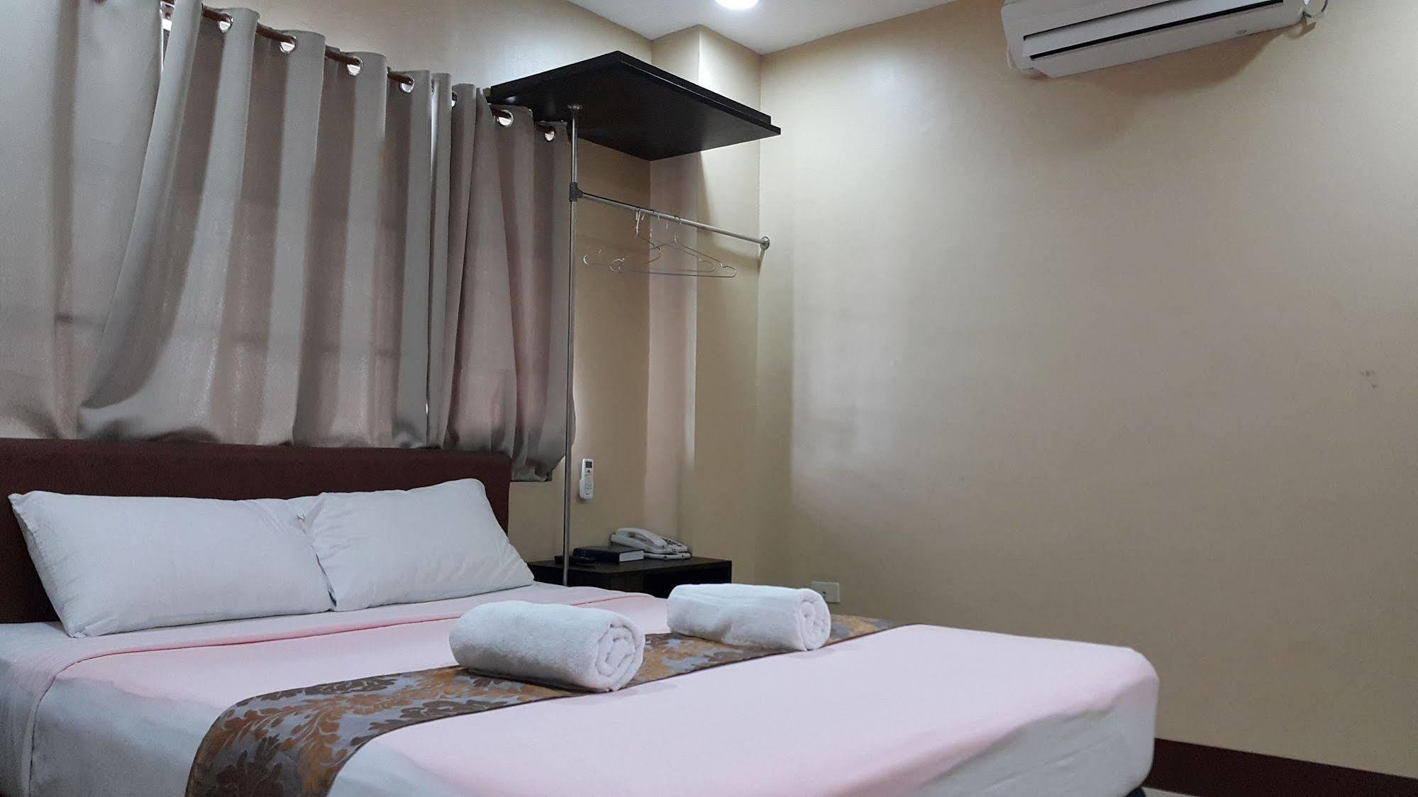 Park Avenue Residence Inn&Suites Davao City Extérieur photo