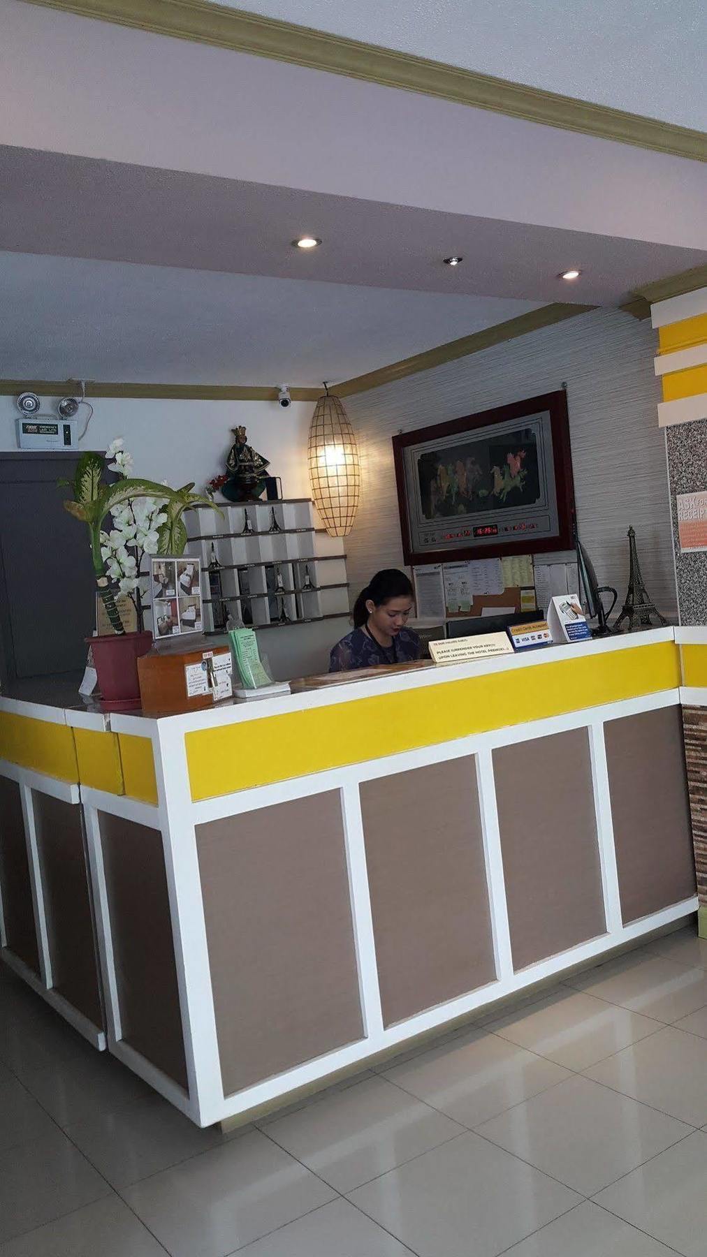 Park Avenue Residence Inn&Suites Davao City Extérieur photo