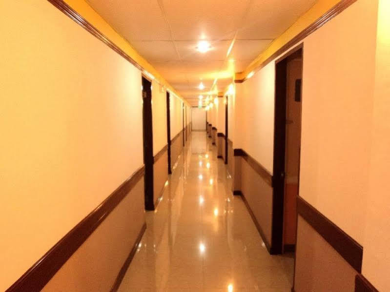 Park Avenue Residence Inn&Suites Davao City Extérieur photo